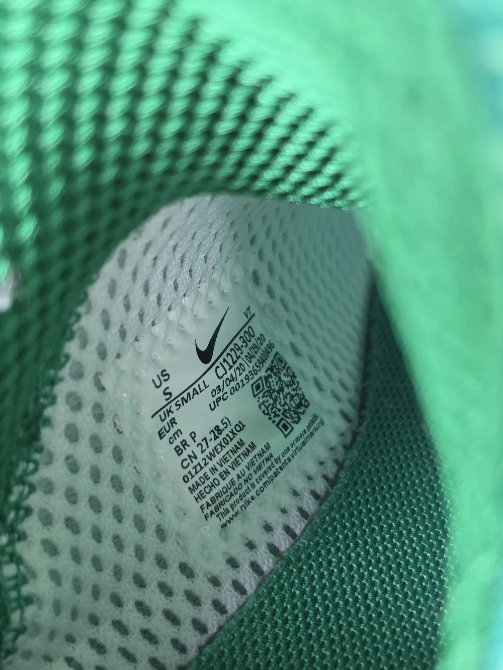Nike Presto Green Geometric Athletic Sneakers - Picture 5 of 6